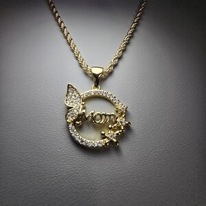 Elegant Gold 'Mom' Pendant Necklace